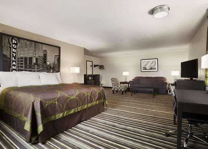 Super 8 By Wyndham Portland Airport