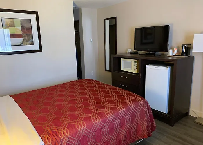 Econo Lodge Inn & Suites Lethbridge - Henderson Lake