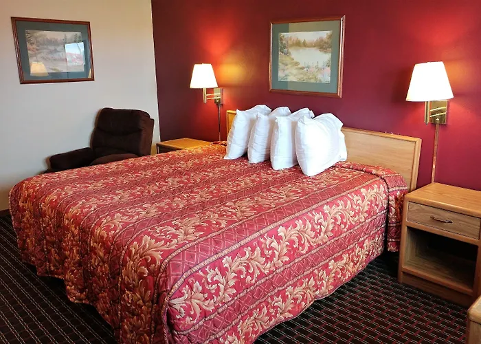 Red Carpet Inn - Windom