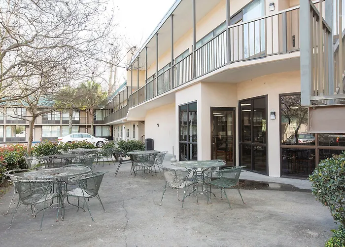 Port Allen Inn