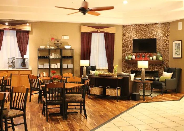 Best Western Plus Des Moines West Inn & Suites