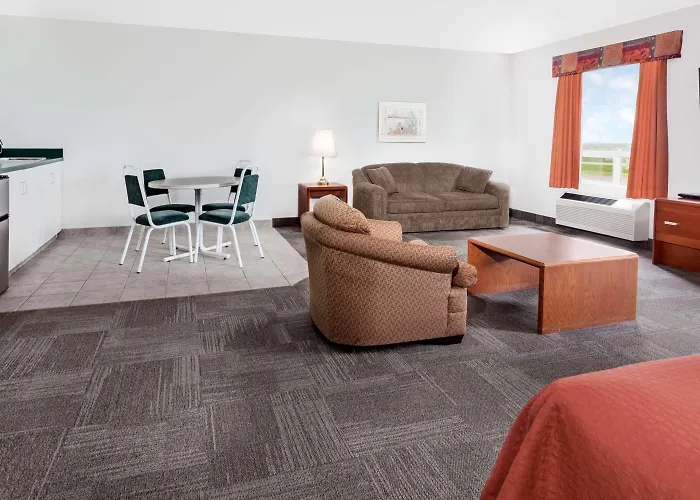 Super 8 By Wyndham Morden