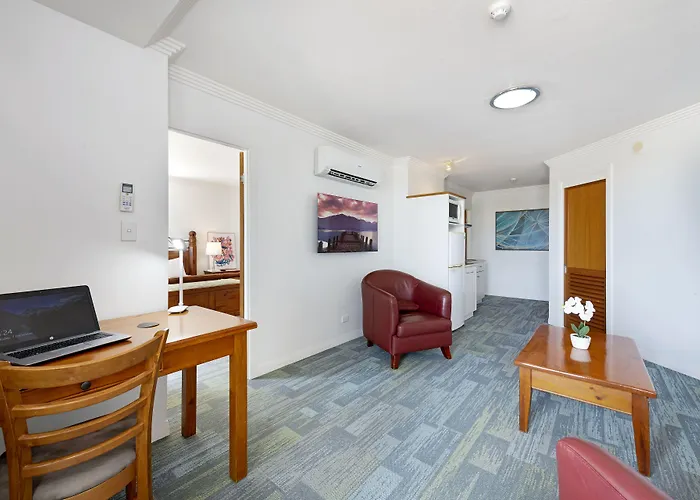 Burnett Riverside Hotel