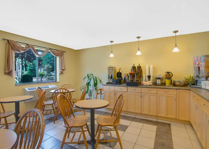 Super 8 By Wyndham Augusta