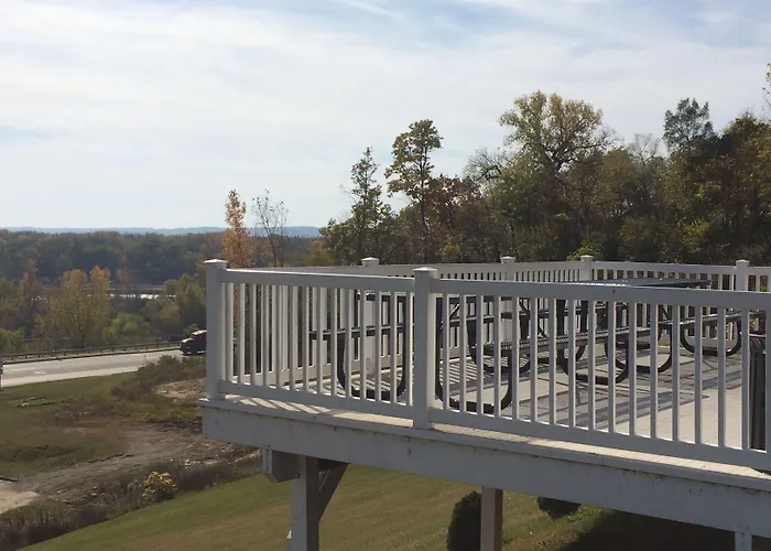 Savanna Inn & Suites