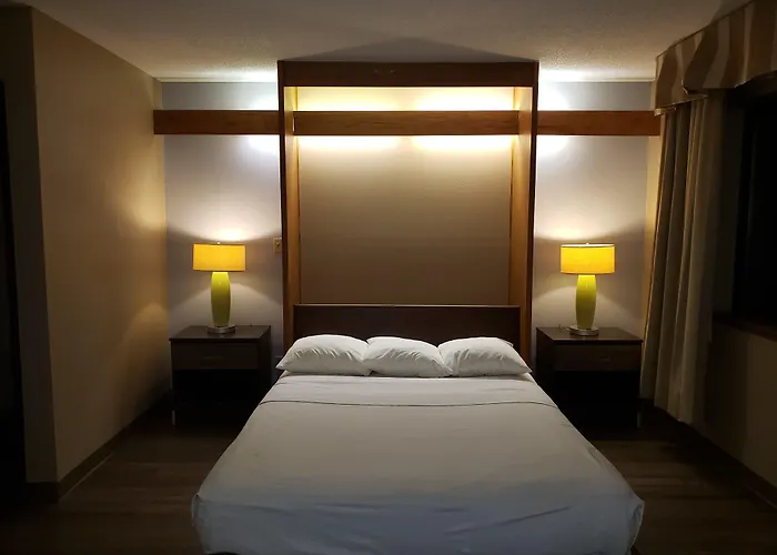 Super 8 By Wyndham Milwaukee Airport