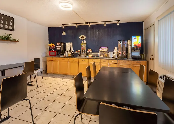 Super 8 By Wyndham Wooster