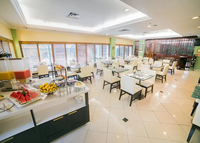 Courtleigh Hotel & Suites