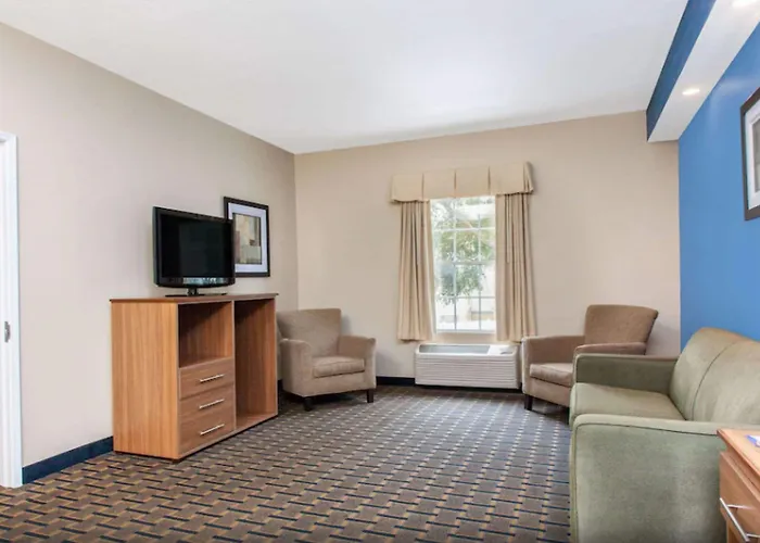 Baymont By Wyndham Jacksonville/Butler Blvd