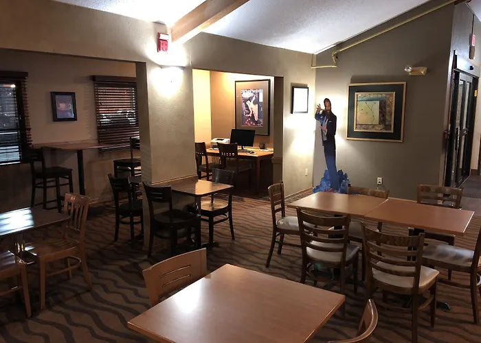 Americinn By Wyndham Fargo West Acres