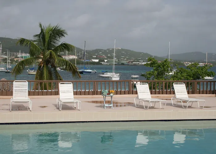 Hotel On The Cay