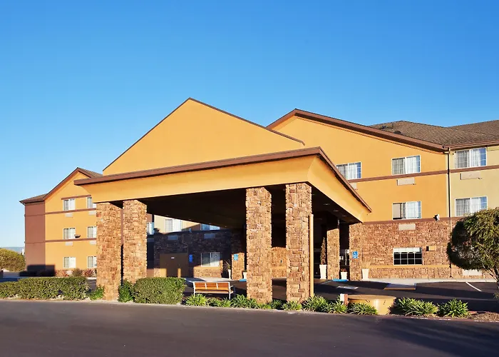 Holiday Inn Express & Suites Watsonville By Ihg