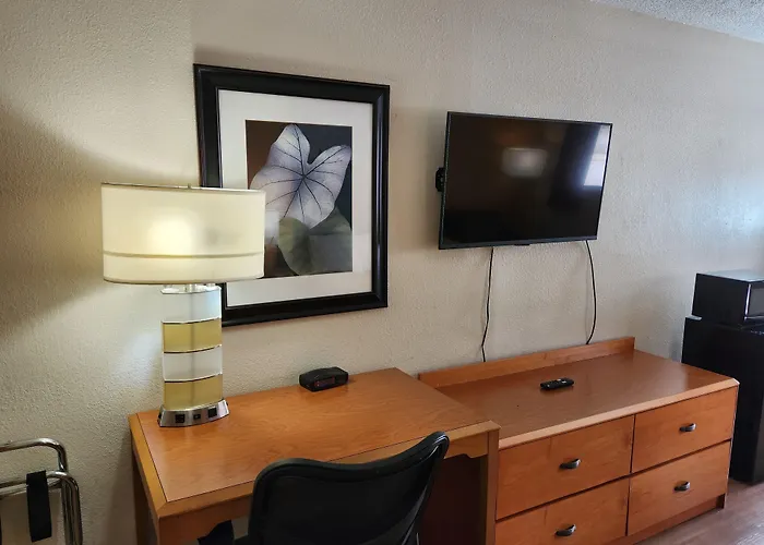 Westspring Inn - Westlake Cleveland