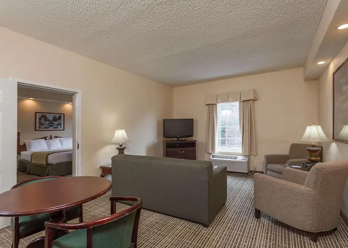 Baymont By Wyndham Columbia Maury