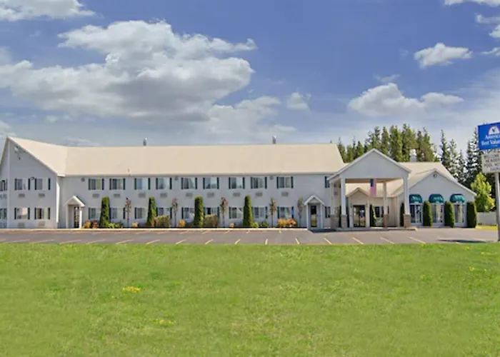 Americas Best Value Inn & Suites - Tahquamenon Country