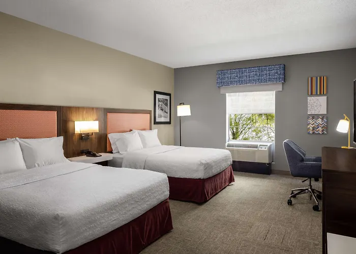 Hampton Inn & Suites State College At Williamsburg Square