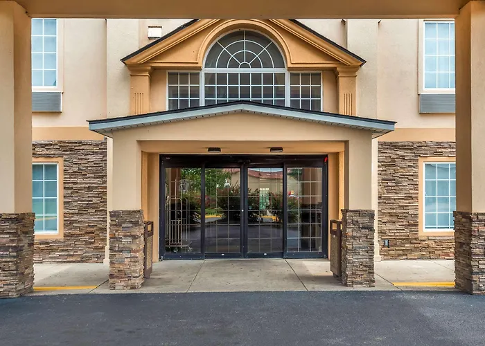 Baymont By Wyndham Lafayette Airport