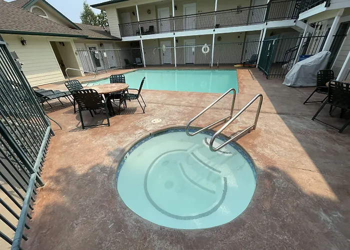 Best Western Cedar Inn&Suites