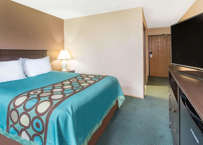 Super 8 By Wyndham Austin Mn