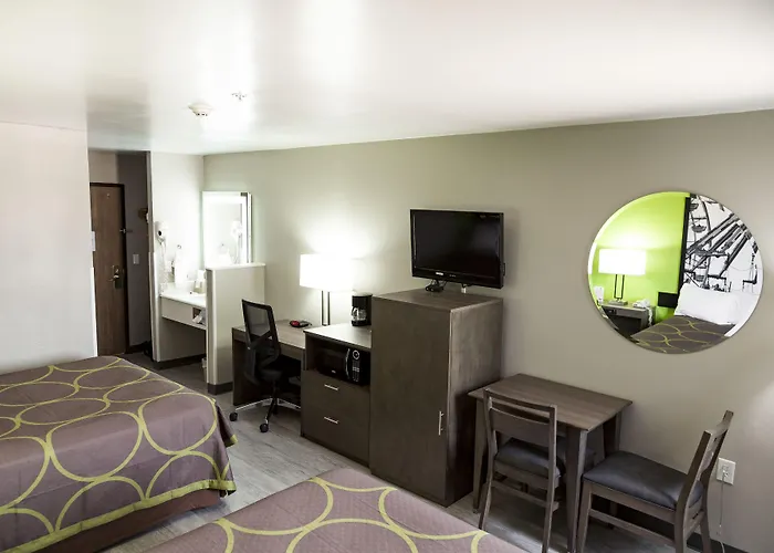 Super 8 By Wyndham Waxahachie Tx