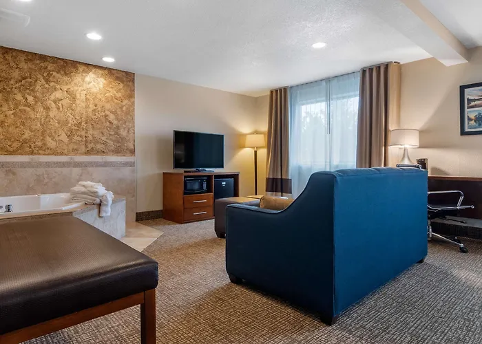 Comfort Inn & Suites South Hill I-85