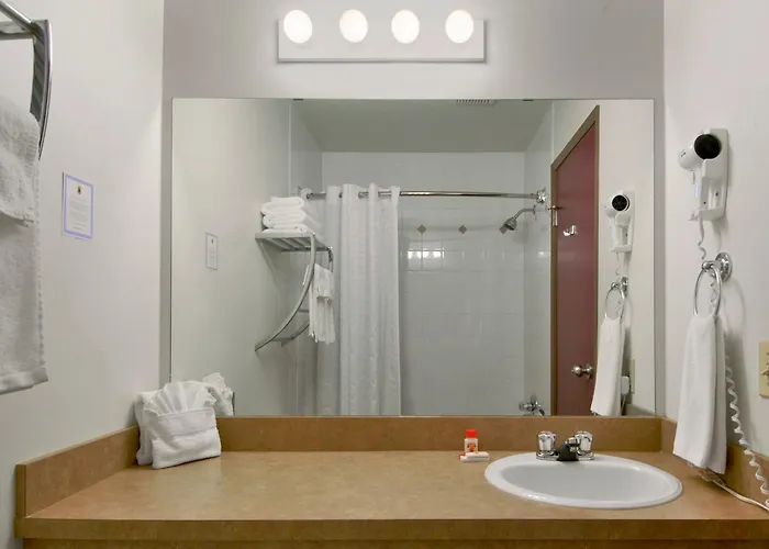Super 8 By Wyndham Yellowknife