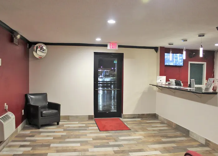 Super 8 By Wyndham Tuscaloosa