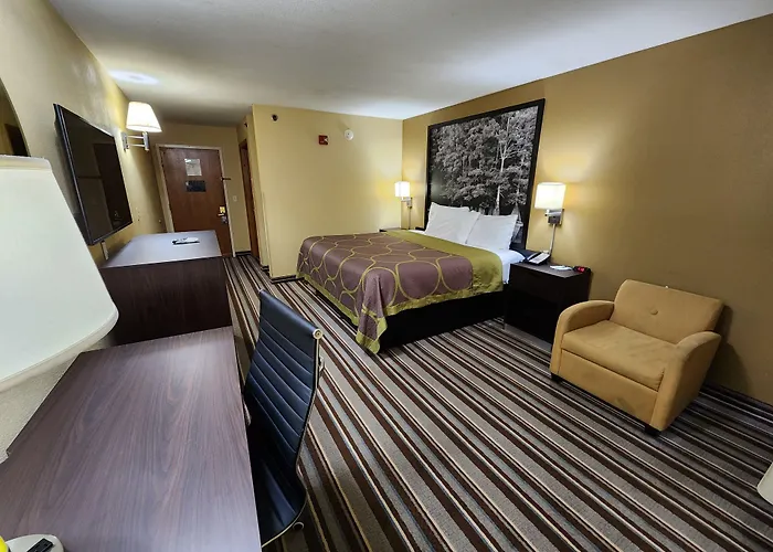 Super 8 By Wyndham Pine Bluff