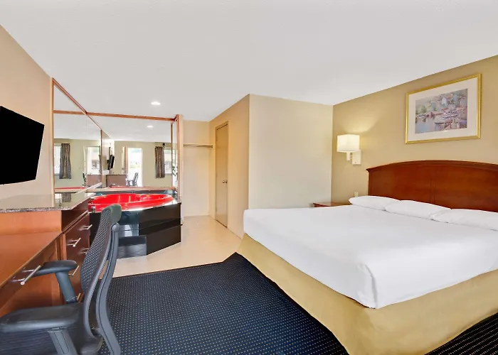 Super 8 By Wyndham Milford/New Haven