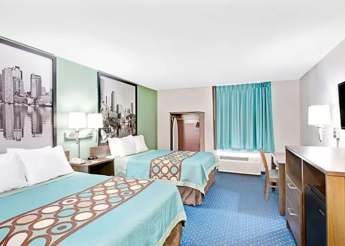 Super 8 By Wyndham Brockton