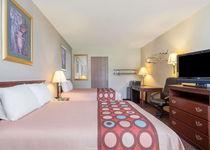 Super 8 By Wyndham Centerville-Richmond