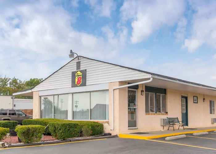 Super 8 By Wyndham Centerville-Richmond