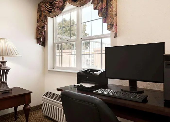Microtel Inn&Suites Lodi