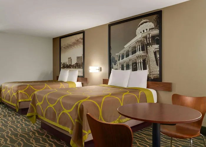 Super 8 By Wyndham Pearl/Jackson Airport