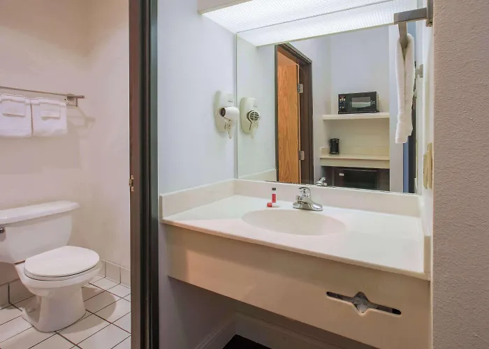 Super 8 By Wyndham Garland North Dallas Area