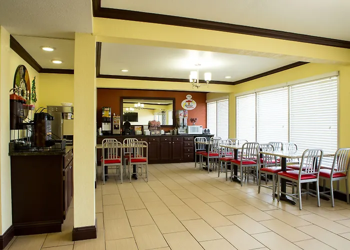 Super 8 By Wyndham Woodward