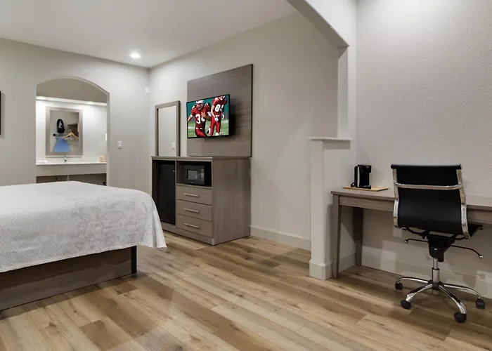 Red Roof Inn Plus + Galveston - Beachfront