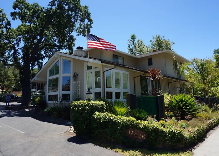 Saratoga Oaks Lodge