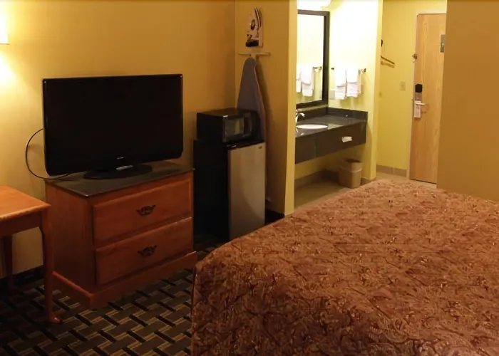 Home Gate Inn & Suites