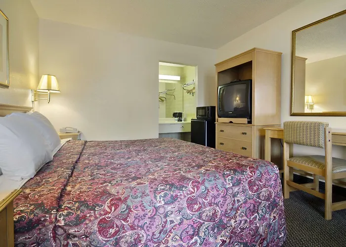 Days Inn & Suites By Wyndham Mobile