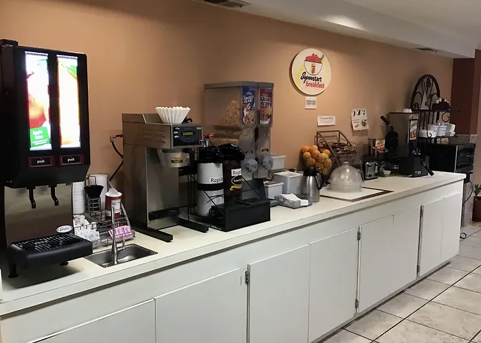 Super 8 By Wyndham Spokane/West