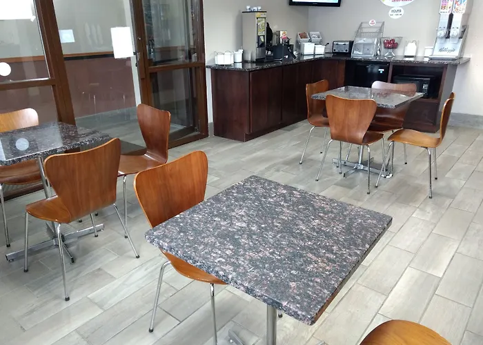 Super 8 By Wyndham Madison