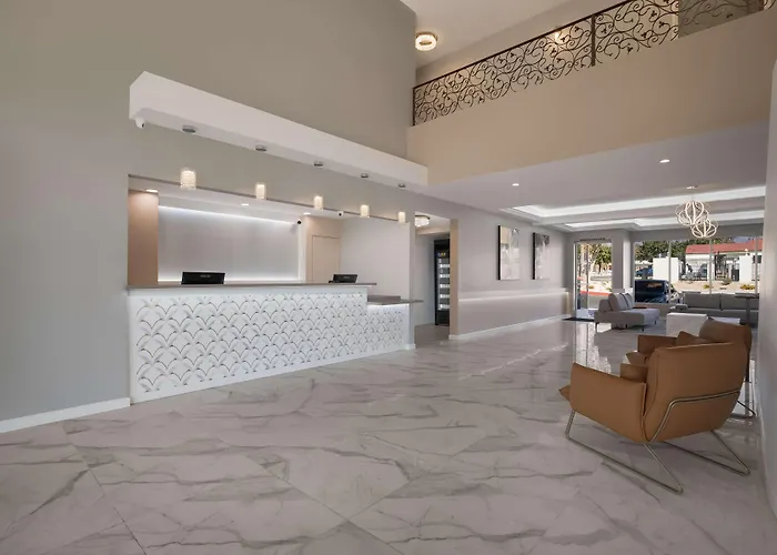 Surestay Plus Hotel By Best Western Upland - Ontario North