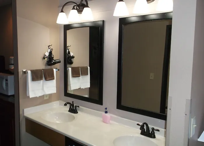 De Smet Super Deluxe Inn & Suites