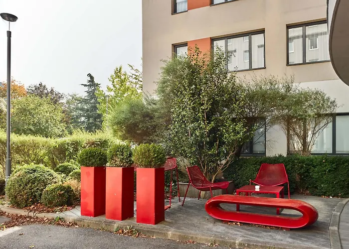 B&B Hotel Velizy Est