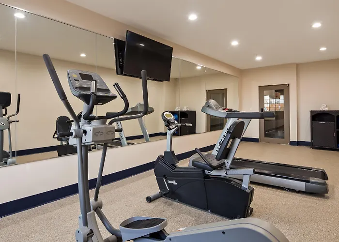 Best Western Plus Tulsa Inn & Suites