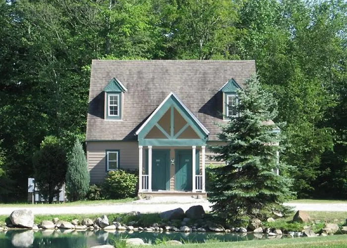 Spruce Hill Inn & Cottages