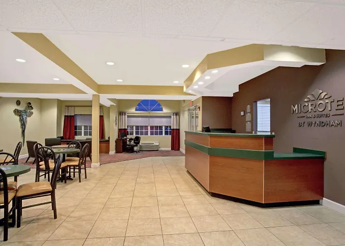 Microtel Inn & Suites By Wyndham Bushnell