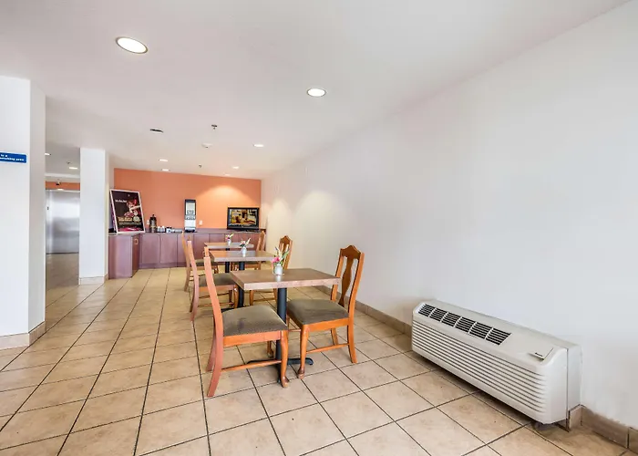 Golden Isles Inn & Suites Brunswick South