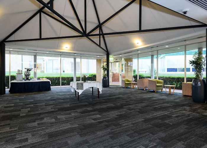 Lakeside Hotel And Conference Centre